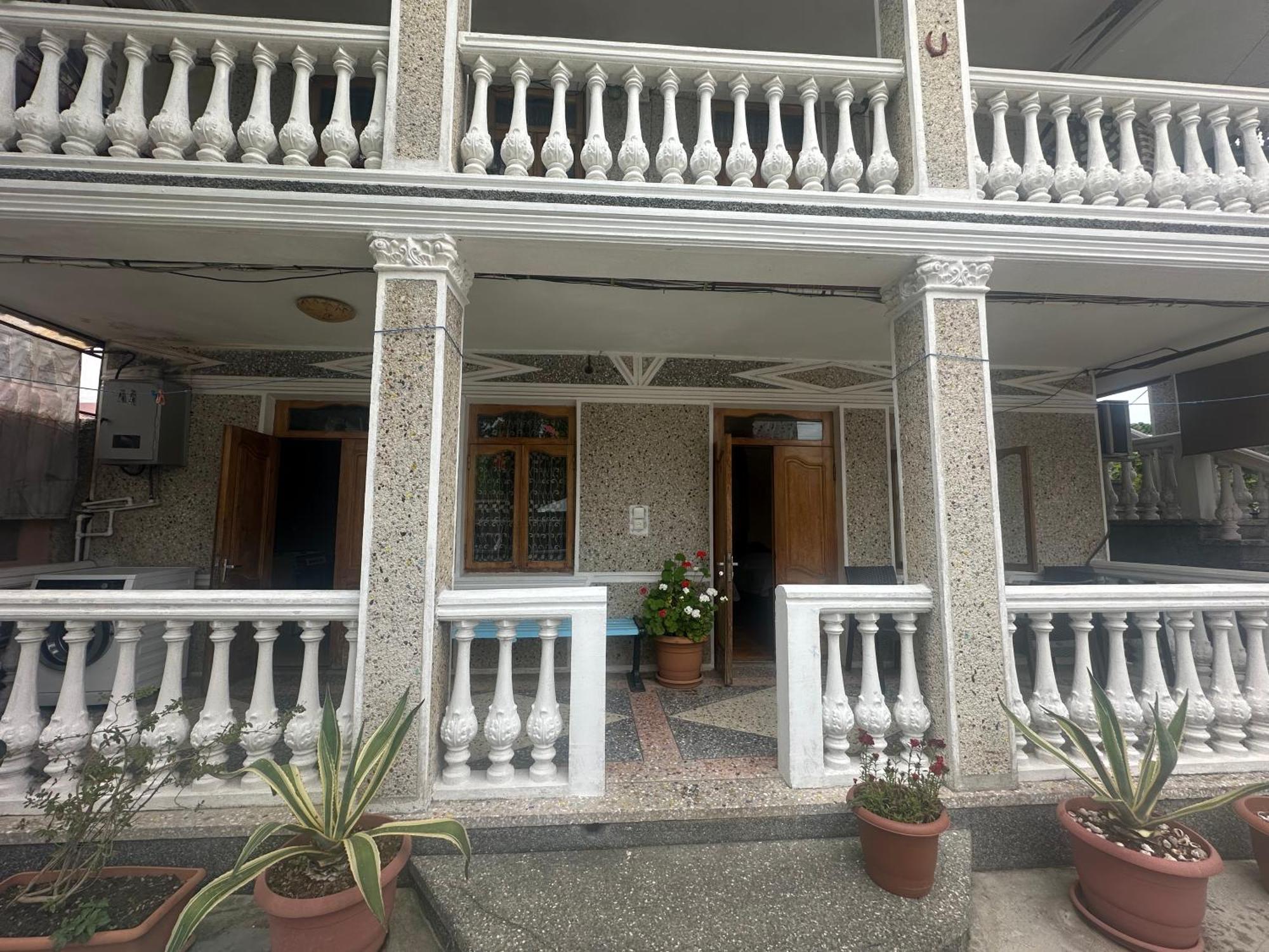 Linda Guest House Batumi Eksteriør billede