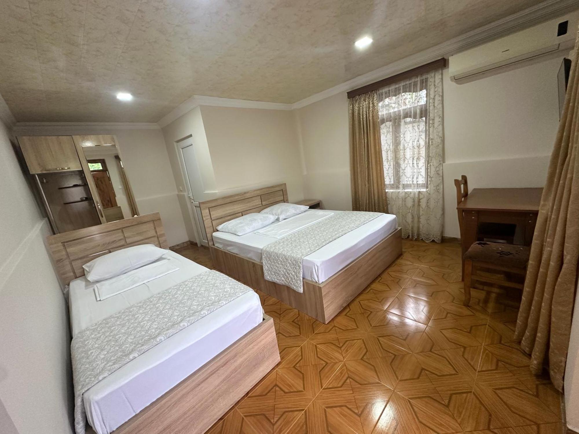 Linda Guest House Batumi Eksteriør billede