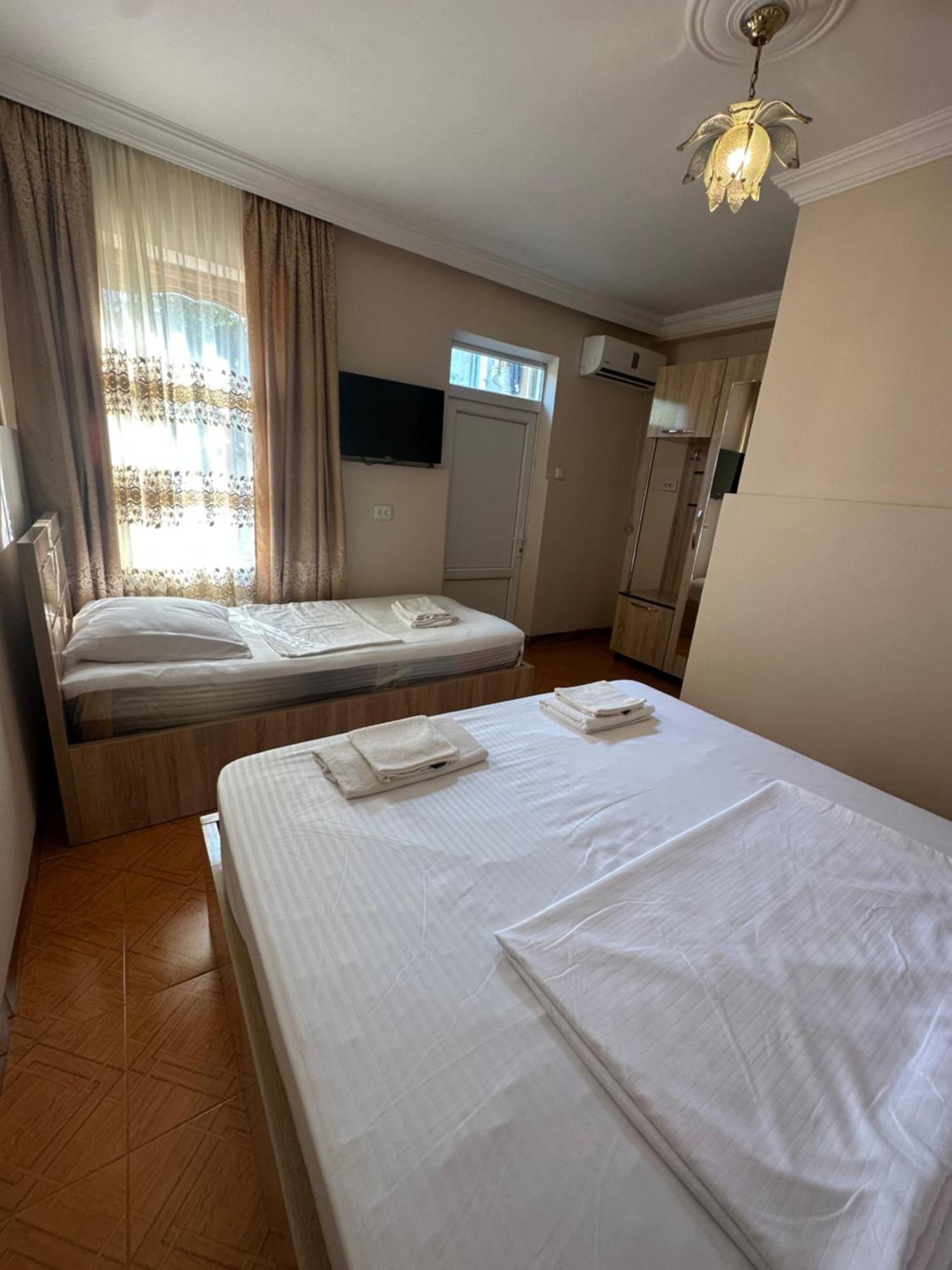 Linda Guest House Batumi Eksteriør billede