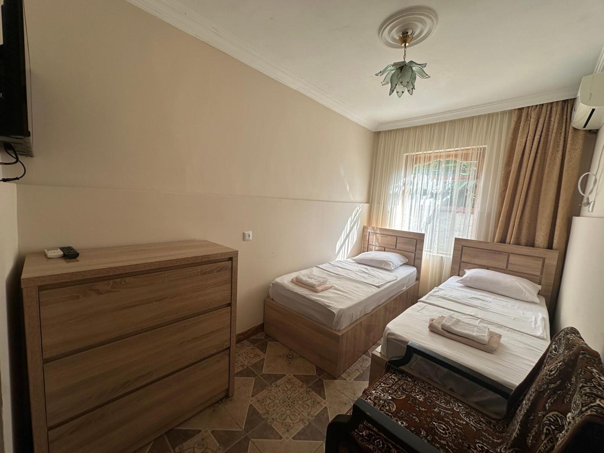 Linda Guest House Batumi Eksteriør billede