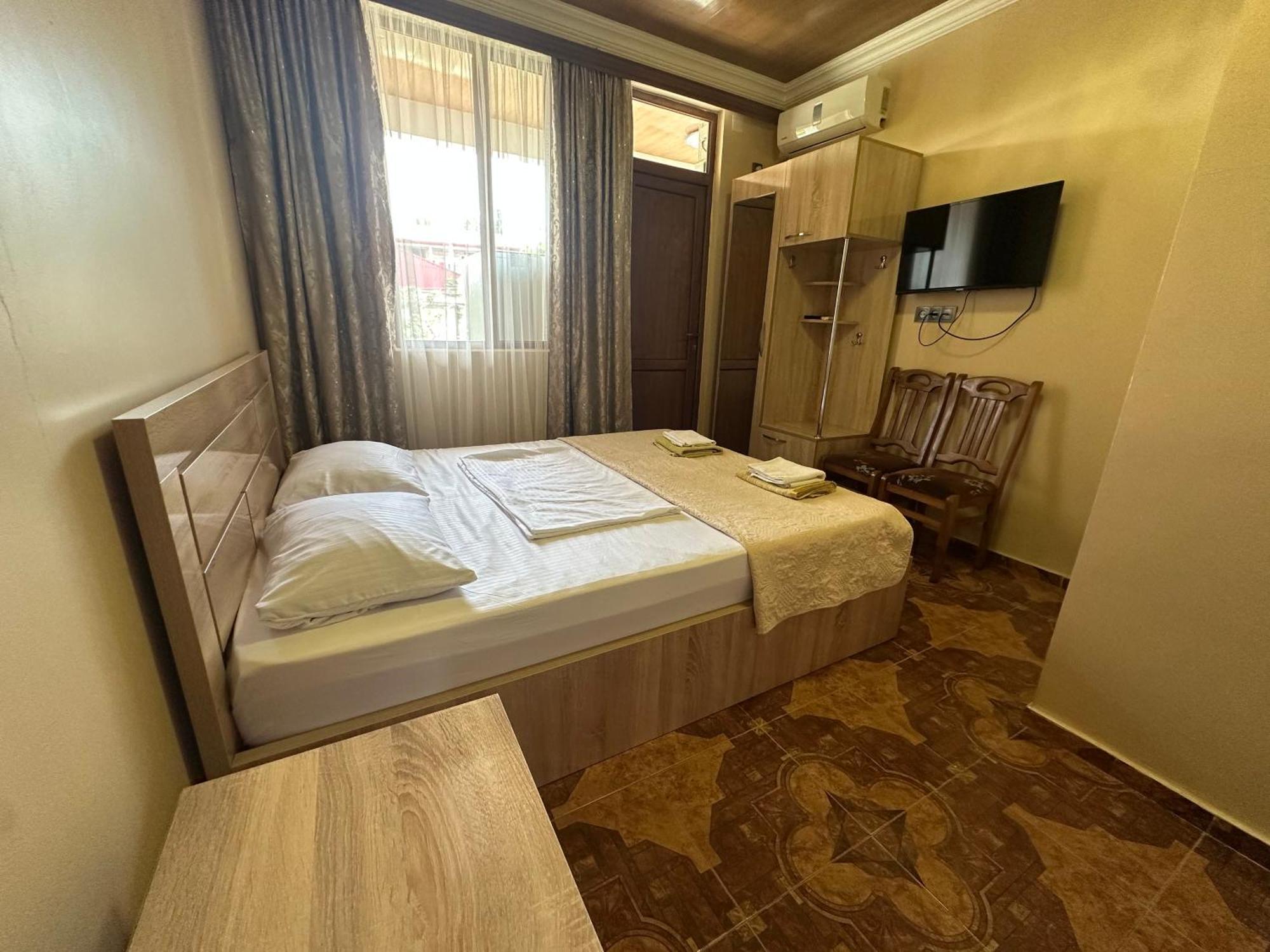 Linda Guest House Batumi Eksteriør billede