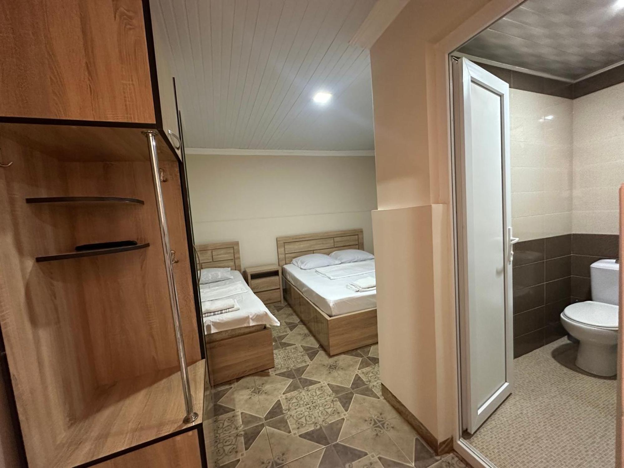 Linda Guest House Batumi Eksteriør billede