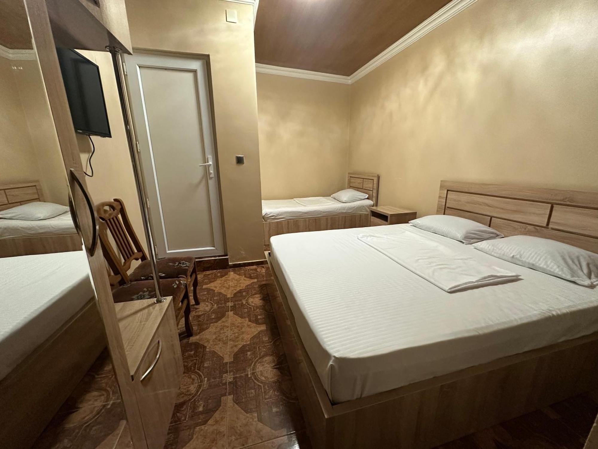 Linda Guest House Batumi Eksteriør billede