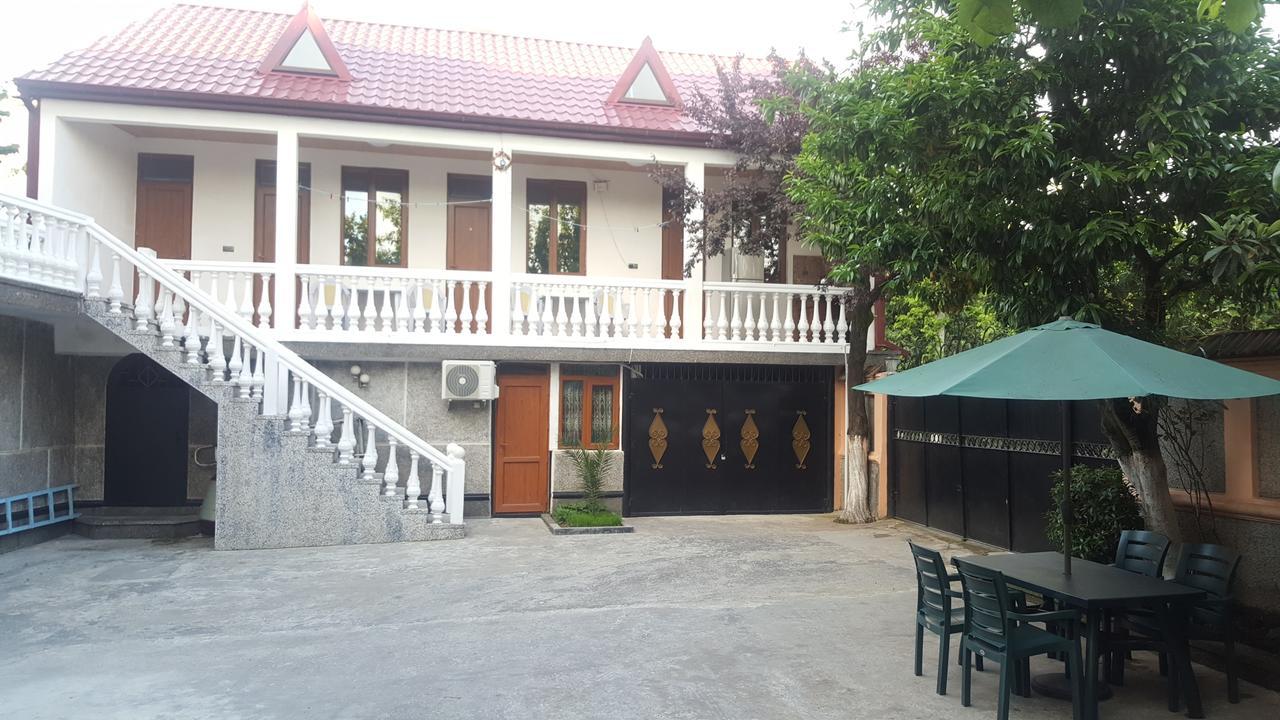 Linda Guest House Batumi Eksteriør billede